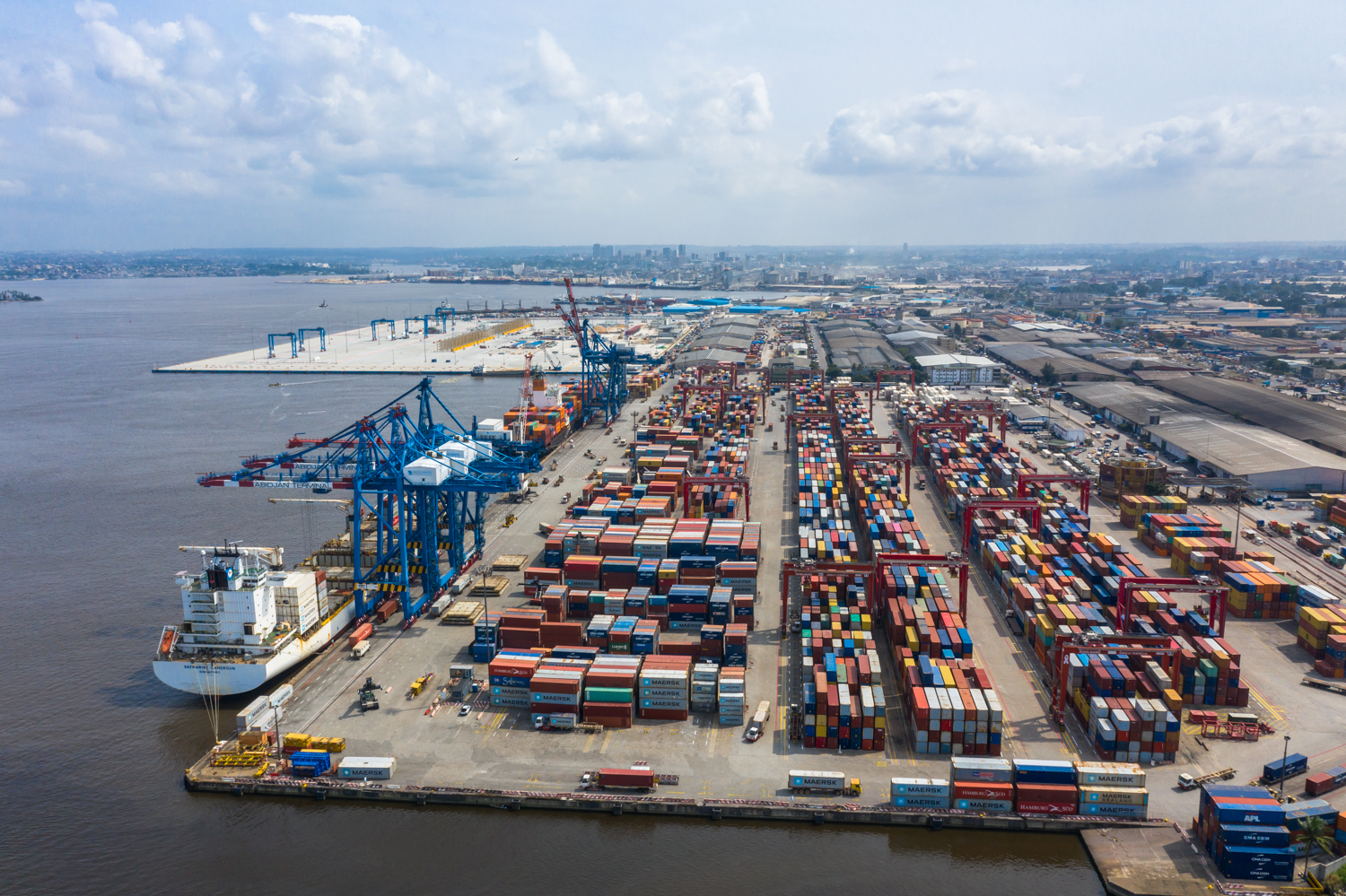photos infrastructures videos industrie stock container port Abidjan Zorkot
