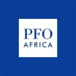 Africa photo — Logo carré blanc sur fond bleu clair avec le texte PFO en haut et AFRICA en bas, en police élégante et sobre
